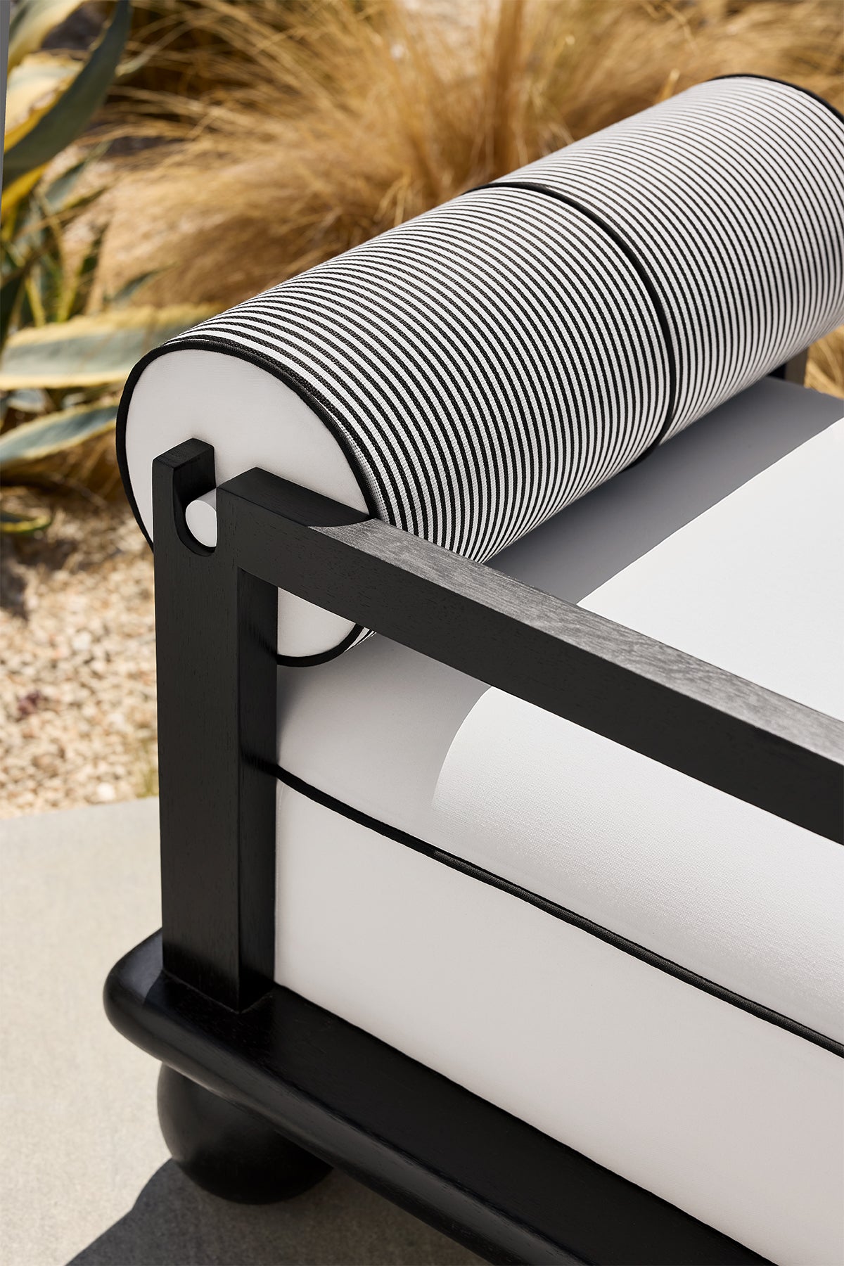 Mario İroko Kollu Berjer- Siyah