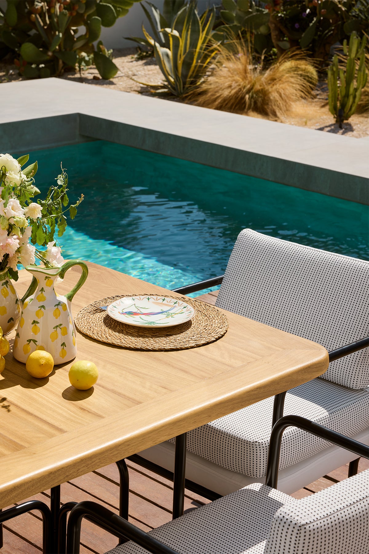 Think Yemek Masası ve Sanndalye Seti-Siyah renkli